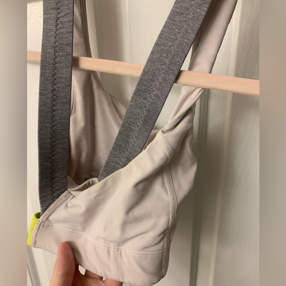 Lulu Lemon size 6 - EUC sports bra - Picture 2 of 6